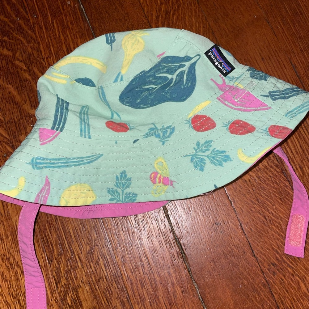 Patagonia pink green veggies fruit plants sun hat Velcro straps eco-friendly bee